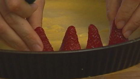 клубничный торт с ванильным кремом