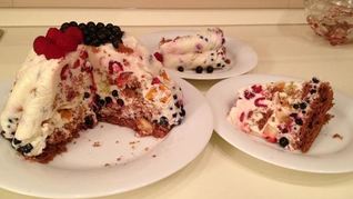 Легкий фруктово-ягодный торт без выпечки