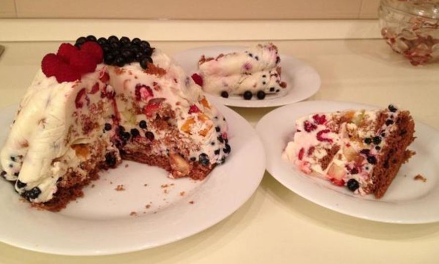 Рецепт легкого фруктово-ягодный торт без выпечки