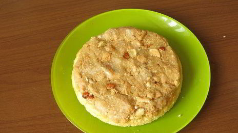 малиновый торт с хрустящей миндальной прослойкой