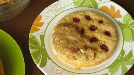 малиновый торт с хрустящей миндальной прослойкой