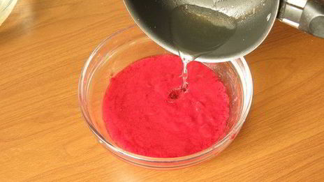 малиновый торт с хрустящей миндальной прослойкой