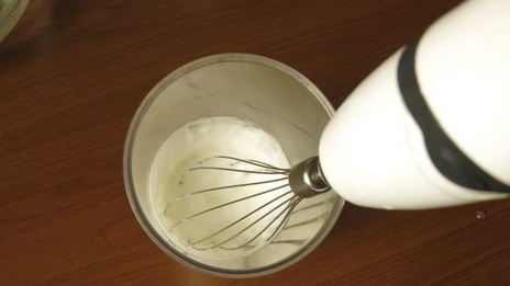 малиновый торт с хрустящей миндальной прослойкой