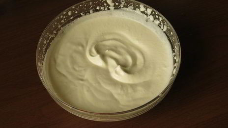 малиновый торт с хрустящей миндальной прослойкой