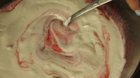 малиновый торт с хрустящей миндальной прослойкой