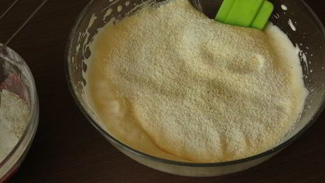 малиновый торт с хрустящей миндальной прослойкой