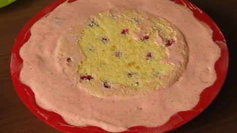 малиновый торт с хрустящей миндальной прослойкой