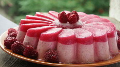 малиновый торт с хрустящей миндальной прослойкой