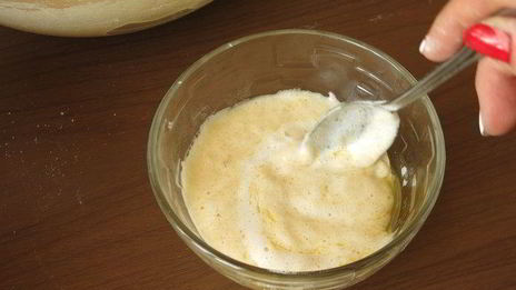 малиновый торт с хрустящей миндальной прослойкой