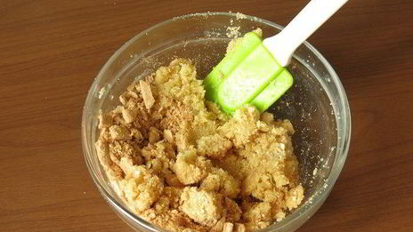 малиновый торт с хрустящей миндальной прослойкой