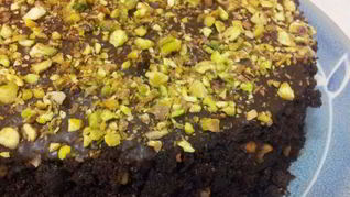 Шоколадный торт с фисташками без яиц