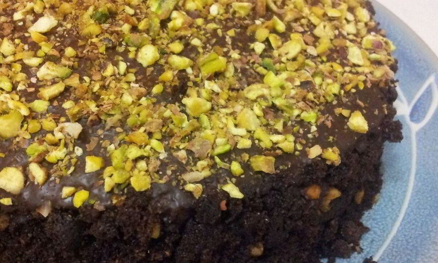 Рецепт шоколадного торта с фисташками без яиц