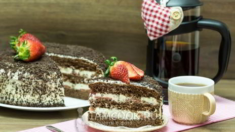 шоколадный торт с клубникой