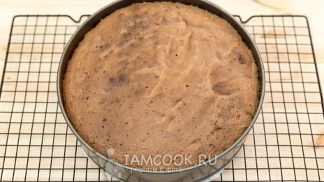 шоколадный торт с клубникой