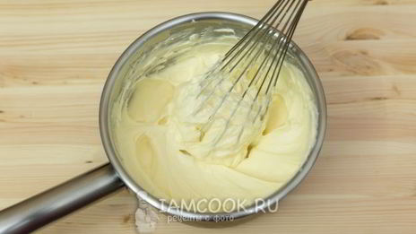 шоколадный торт с клубникой