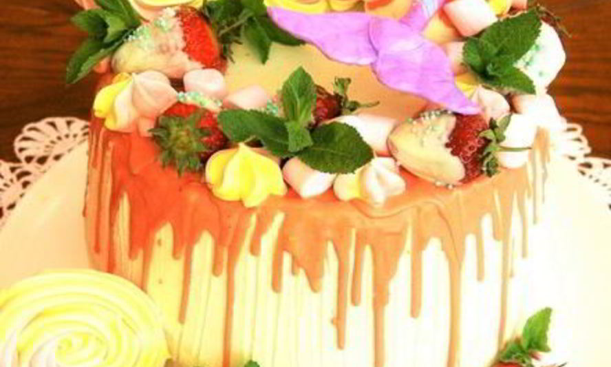 Рецепт торта бисквитного с творожным кремом и фруктами именинный