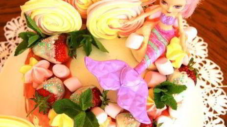 торт бисквитный с творожным кремом и фруктами именинный