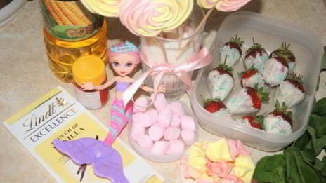 торт бисквитный с творожным кремом и фруктами именинный