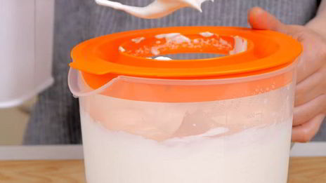 торт с фруктами и ягодами