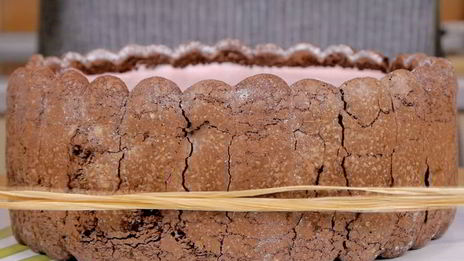 торт с фруктами и ягодами