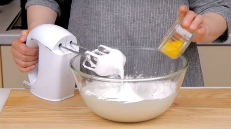 торт с фруктами и ягодами