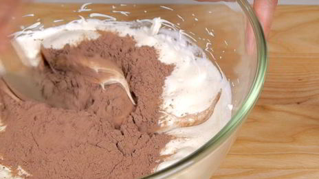 торт с фруктами и ягодами