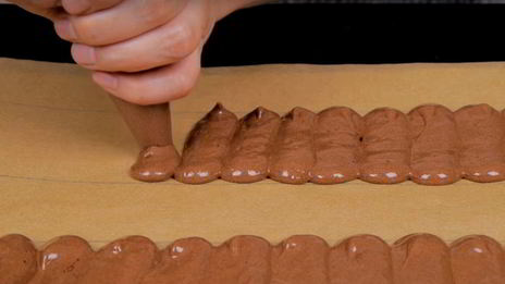 торт с фруктами и ягодами