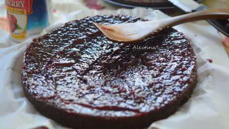 торт шоколадный с клубникой в шоколаде