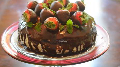 торт шоколадный с клубникой в шоколаде