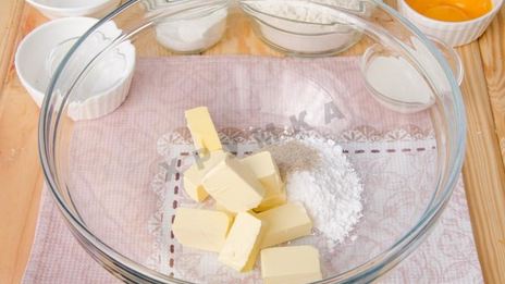 торт воздушный сникерс из песочного теста