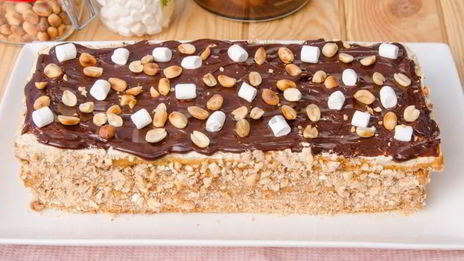 торт воздушный сникерс из песочного теста