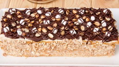 торт воздушный сникерс из песочного теста