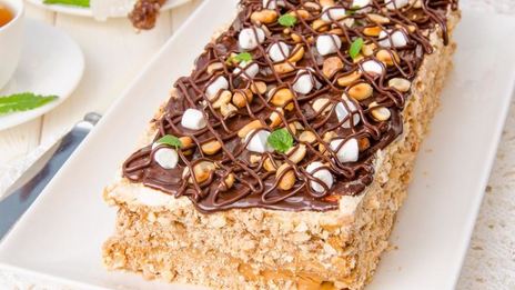 торт воздушный сникерс из песочного теста