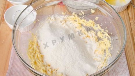 торт воздушный сникерс из песочного теста