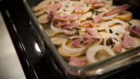 картофельная запеканка с беконом