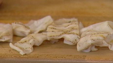 картофельная запеканка с колбасками и сыром