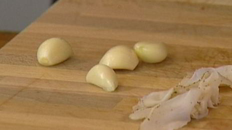 картофельная запеканка с колбасками и сыром