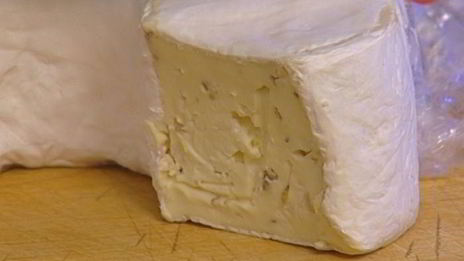 картофельная запеканка с колбасками и сыром