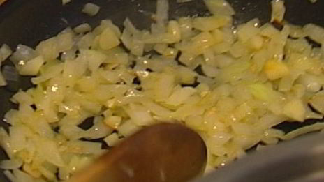 картофельная запеканка с колбасками и сыром