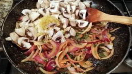 картофельная запеканка с курицей и грибами