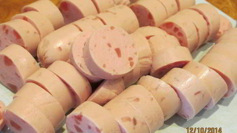 картофельная запеканка с сосисками и грибами