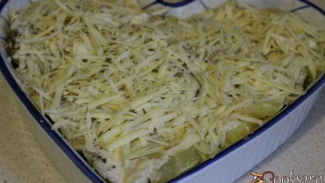 картофельная запеканка с варено-копченым куриным рулетом и сыром