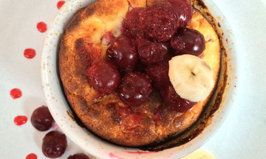 Рецепт легкой творожной запеканки с вишней