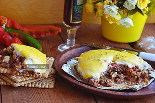 Мясная запеканка с соусом бешамель