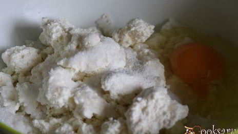 рисовая запеканка с творогом, курагой и цукатами