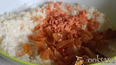 рисовая запеканка с творогом, курагой и цукатами