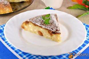 Творожная запеканка с изюмом в мультиварке