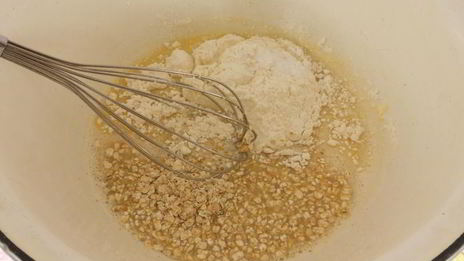 творожная запеканка с изюмом в мультиварке