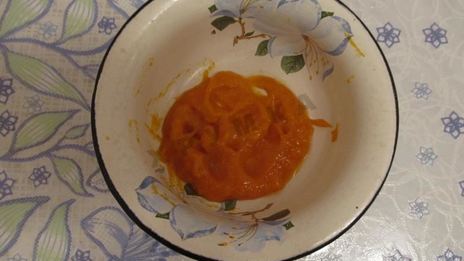 творожная запеканка с ягодами под абрикосовым соусом