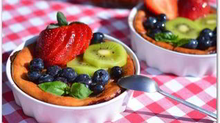 Творожная запеканка с ягодами